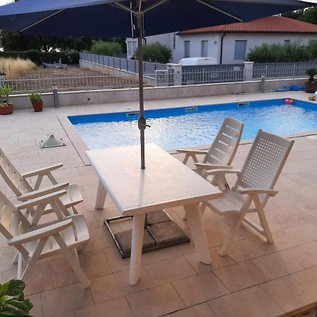 Nice, Cosy Studio Apartment With Shared Outdoor Pool Баньоле Екстериор снимка