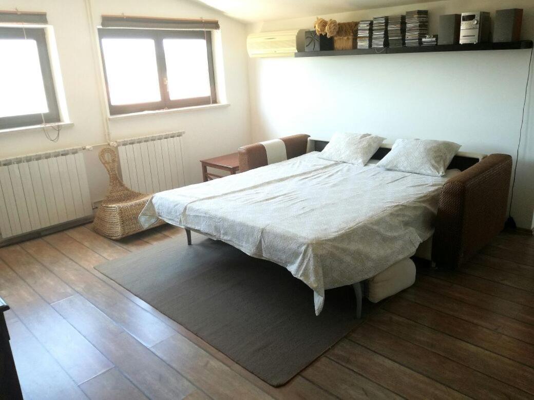 Nice, Cosy Studio Apartment With Shared Outdoor Pool Баньоле Екстериор снимка