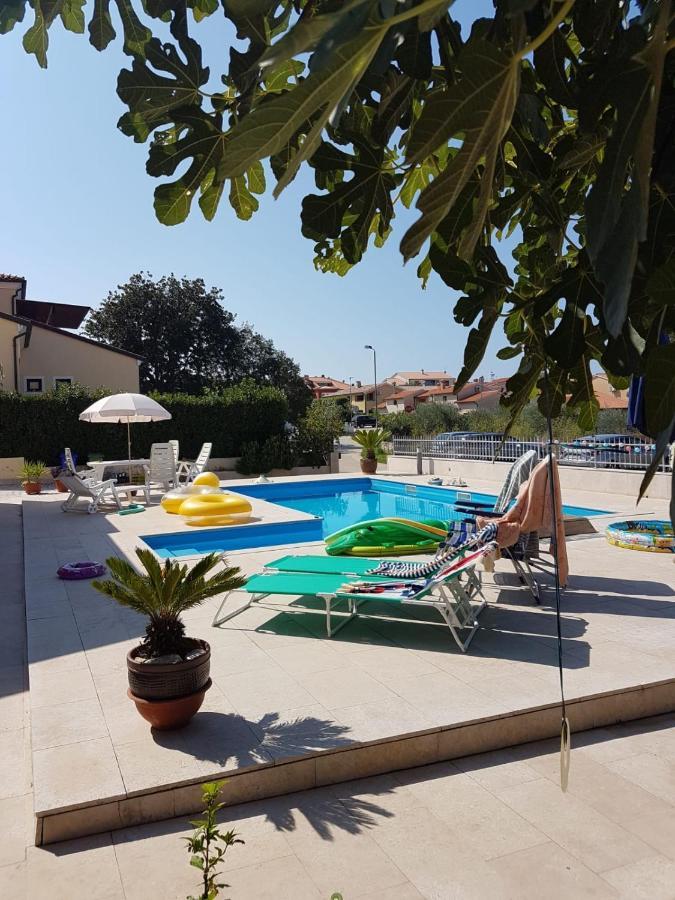 Nice, Cosy Studio Apartment With Shared Outdoor Pool Баньоле Екстериор снимка