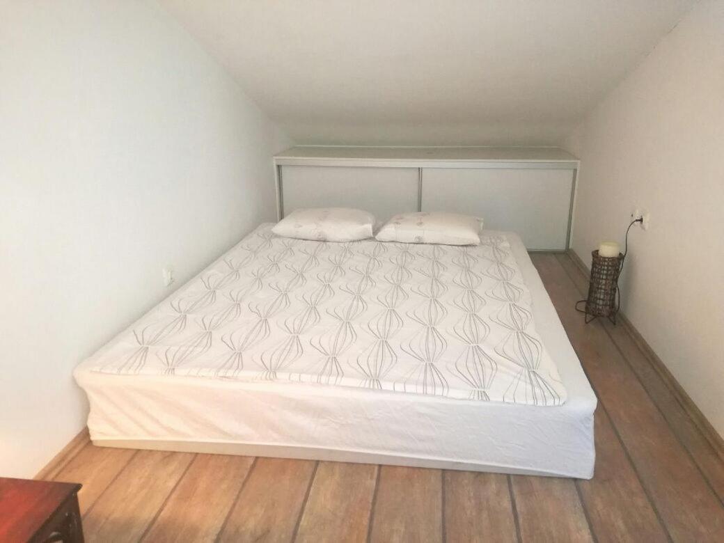 Nice, Cosy Studio Apartment With Shared Outdoor Pool Баньоле Екстериор снимка