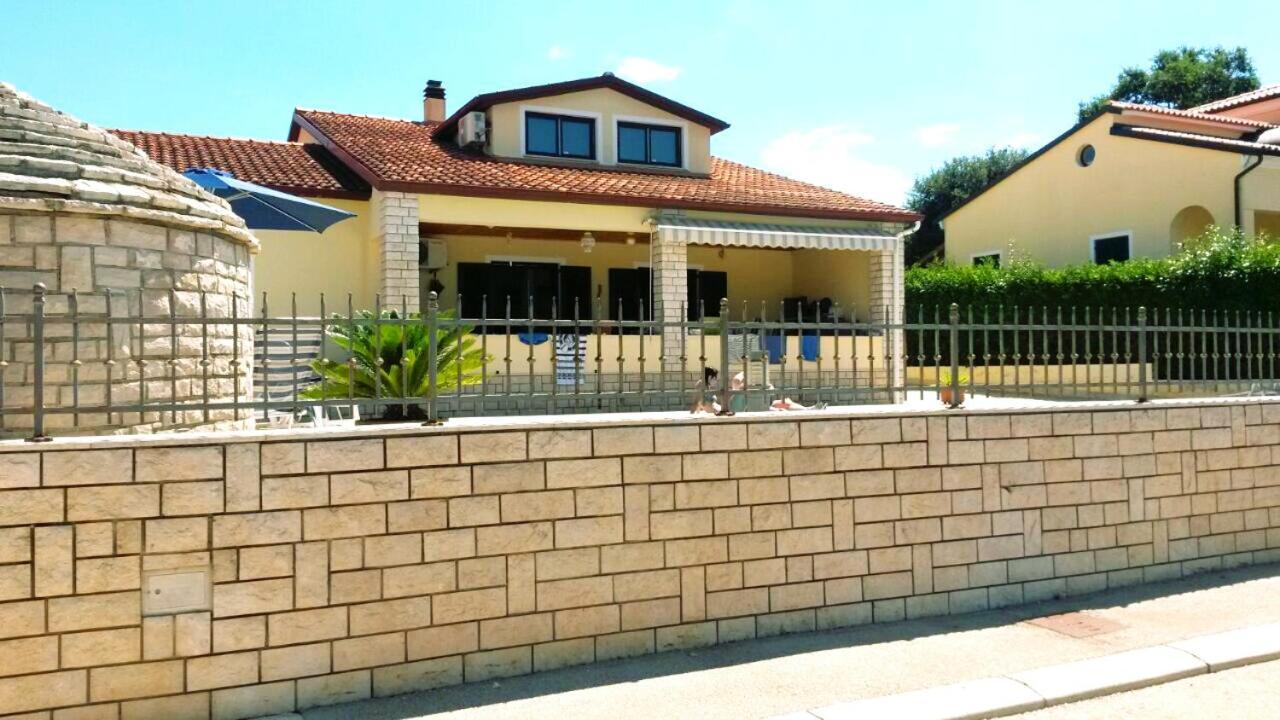 Nice, Cosy Studio Apartment With Shared Outdoor Pool Баньоле Екстериор снимка