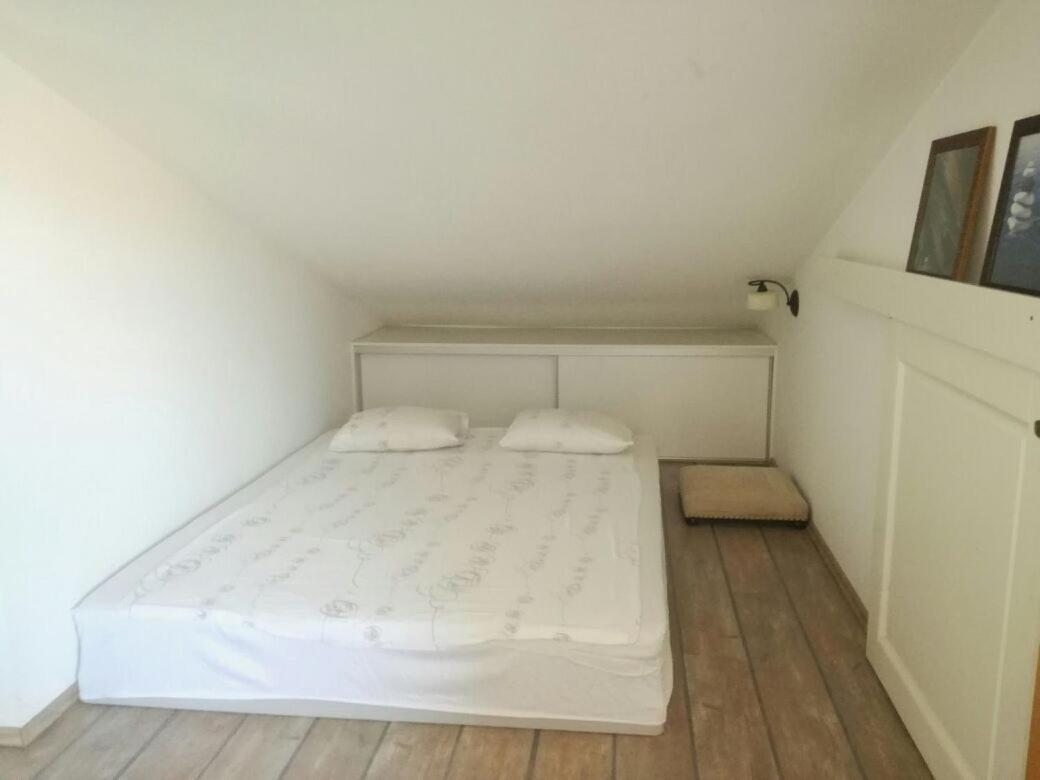 Nice, Cosy Studio Apartment With Shared Outdoor Pool Баньоле Екстериор снимка