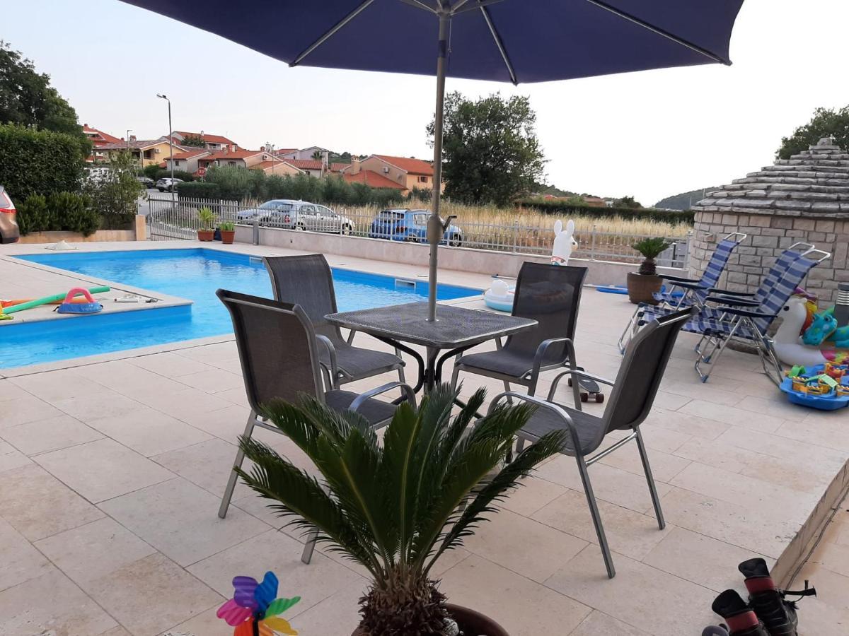 Nice, Cosy Studio Apartment With Shared Outdoor Pool Баньоле Екстериор снимка